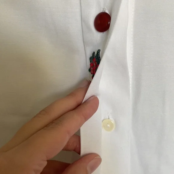 VINTAGE white collared button down - Picture 3 of 5